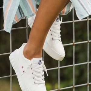 ROXY Sheilahh Sneakers NWT box included